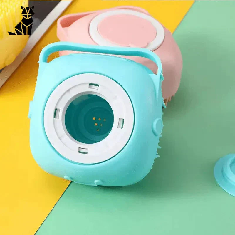 DouceurPelage™ Grooming Brush - Brosse toilettage avec petit objectif de caméra intégré