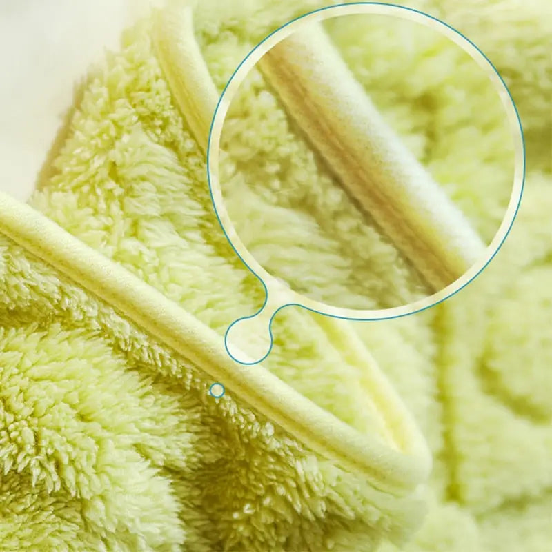 Gros plan sur une couverture douillette avec une bulle d’air - parfaite pour les nuits froides