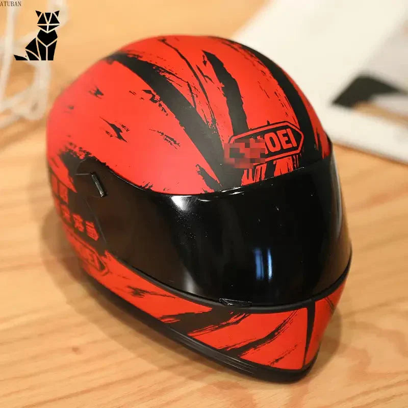 Casque de protection pour chiens et chats avec design rouge et noir - Parfait pour les sorties à Moto