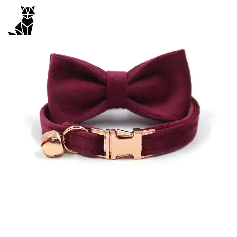 Magnifique collier pour chat en velours bordeaux personnalisé avec boucle dorée - collier élégant pour votre chat