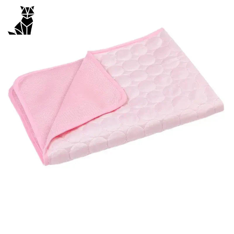 Couverture bébé rose sur fond blanc - Tapis rafraîchissant pour chien en temps chaud